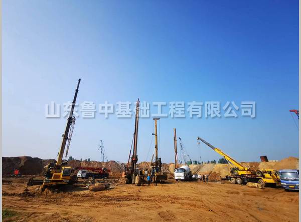 各型號(hào)旋挖鉆機(jī)
